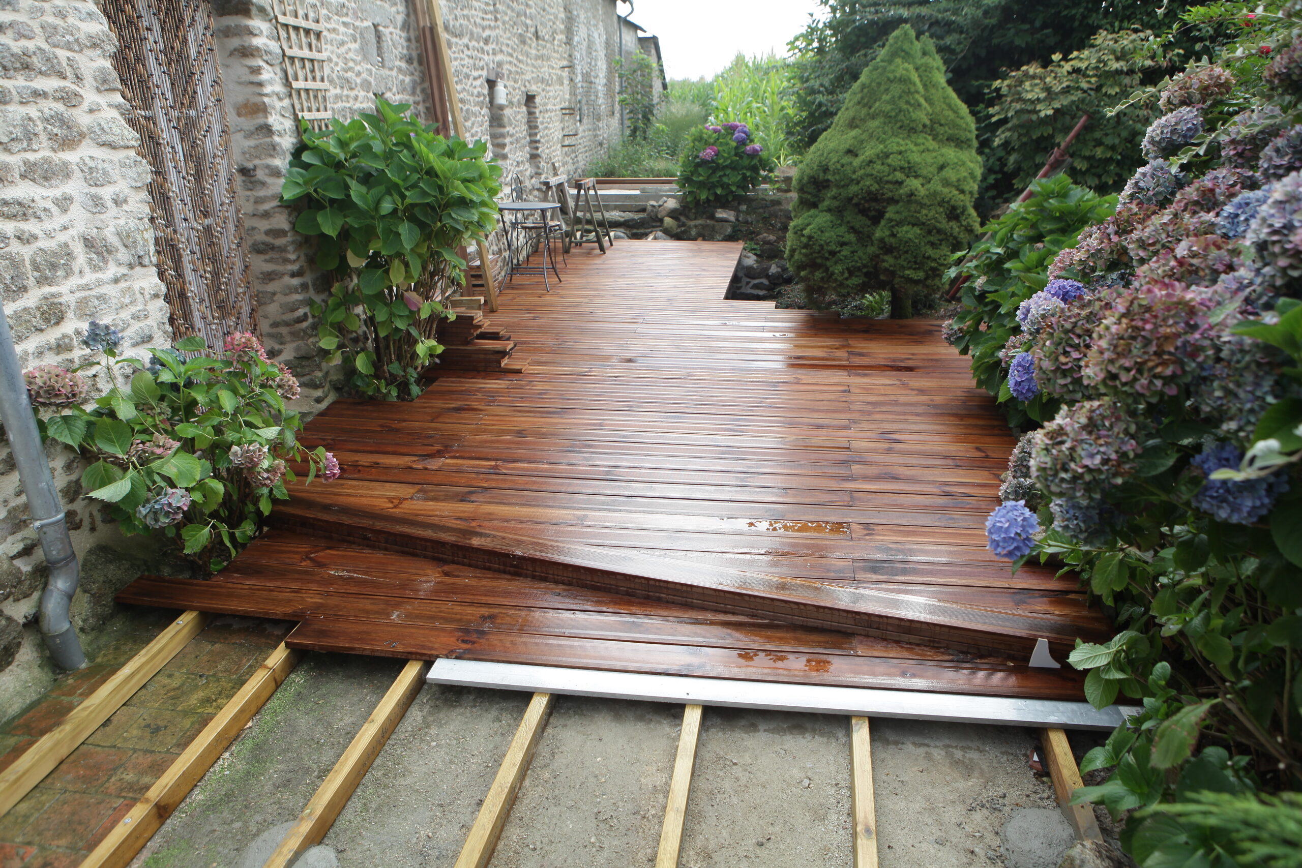 Création jardin et sol - Terrasse en lames de pins